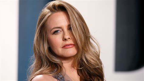 Alicia Silverstone poses nude for the first time ever 